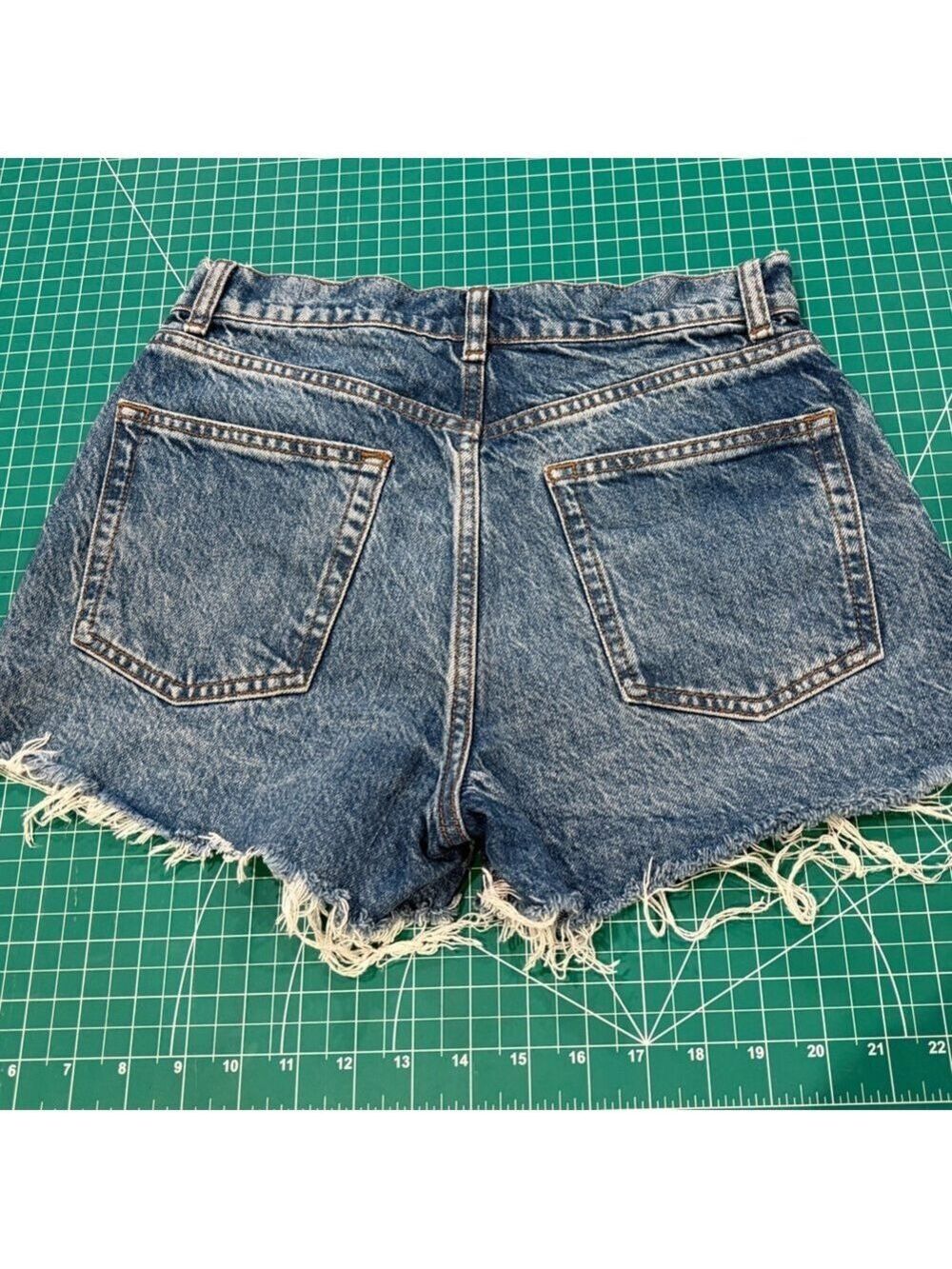 Reformation Charlie High Rise Jean Shorts 26 Frayed Hem Sustainable Denim - Picture 5 of 8